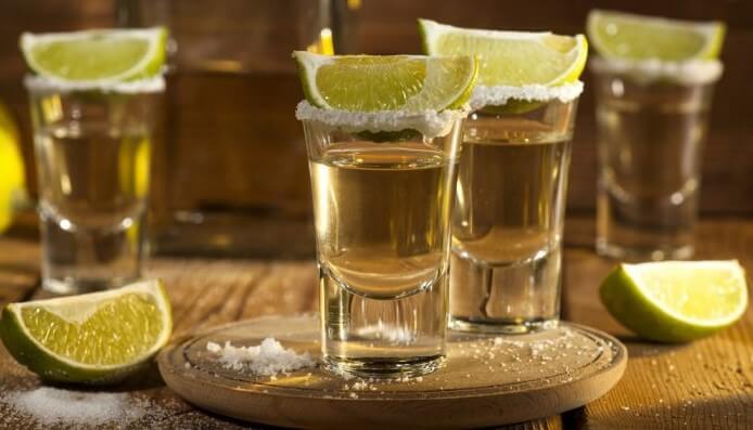 por favor consigue un tquila